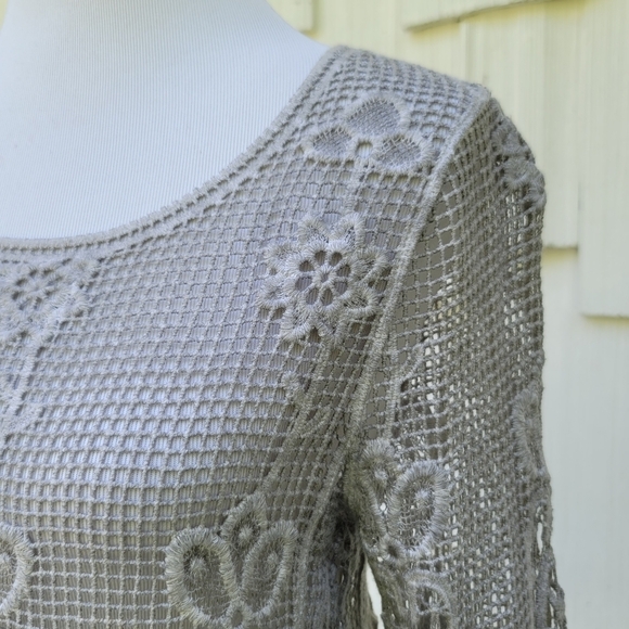 Sioni Liquid Crocheted‎ Lace Top - Picture 3 of 15